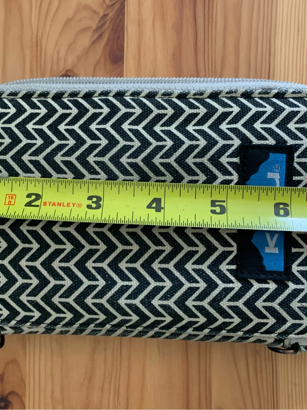 Kavu Chevron Zip Wallet - Picture 9 of 10